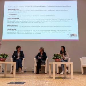 Foto Verona / Mostra STEM Passion - Un viaggio ispirato da donne nella scienza 5