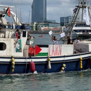 Foto “SUMUD”: LAIKA DIPINGE LE NAVI DELLA GLOBAL SUMUD FLOTTILLA 5