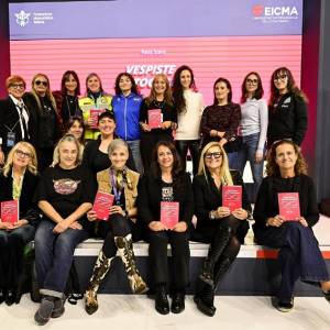 Foto VESPISTE E MOTOCICLISTE: donne con una marcia in più  2