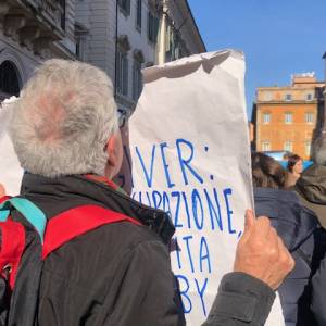 Foto Caregiver, quel lavoro di cura soprattutto femminile, poco e mal riconosciuto 6
