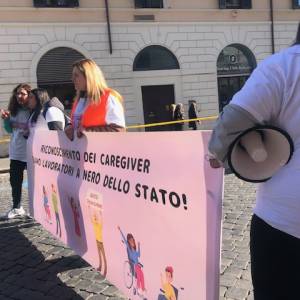 Foto Caregiver, quel lavoro di cura soprattutto femminile, poco e mal riconosciuto 8