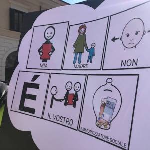 Foto Caregiver, quel lavoro di cura soprattutto femminile, poco e mal riconosciuto 11