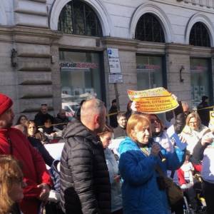 Foto Caregiver, quel lavoro di cura soprattutto femminile, poco e mal riconosciuto 13