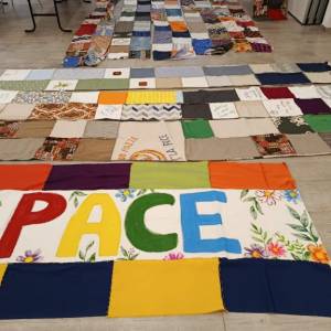 Foto A Modena si tesse la pace: un grande tappeto per 'disarmare' lo spazio pubblico 4