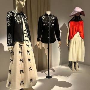 Foto Surrealismo in mostra a Milano con 'Dalí e la Moda' 5