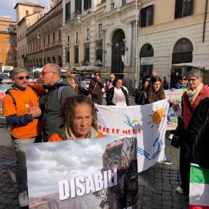 Foto Caregiver familiari in presidio a Roma. Cosa si aspettano dallo Stato? 1