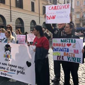 Foto Caregiver familiari in presidio a Roma. Cosa si aspettano dallo Stato? 9