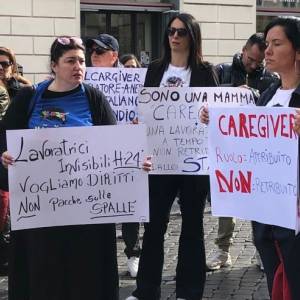 Foto Caregiver familiari in presidio a Roma. Cosa si aspettano dallo Stato? 10