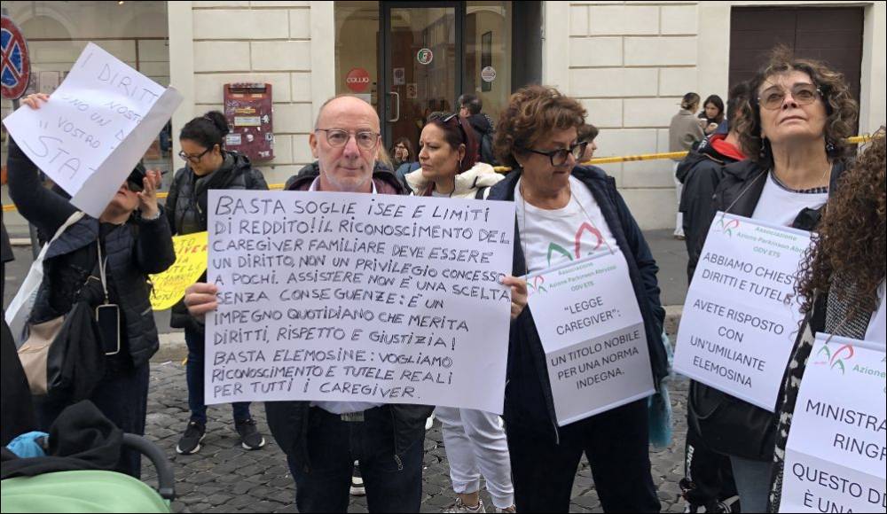 Foto: Caregiver familiari in presidio a Roma. Cosa si aspettano dallo Stato?