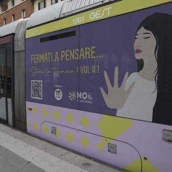 Foto: NOT A SINGLE STORY / FERMATI A PENSARE - STORIE IN TRAMVIA