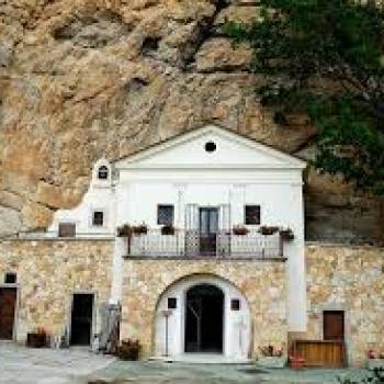 Foto: Il Santuario di Vallepietra: nel nome della S.s Trinità