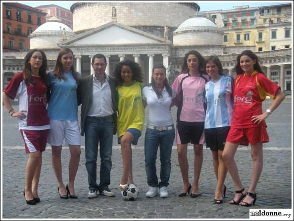Foto: Calcetto femminile solidale: da Napoli all'Abruzzo