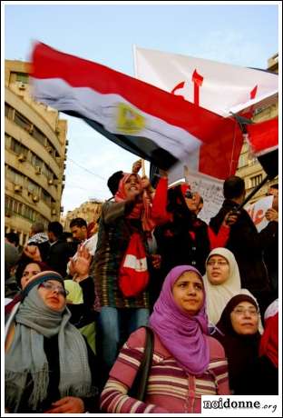 Foto: Le donne e il web nelle piazze del mondo arabo