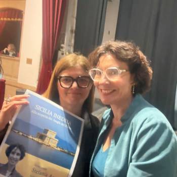 Foto: Stefania Auci e la 'letteratura attiva': in Sicilia la scuola diventa laboratorio di identità 