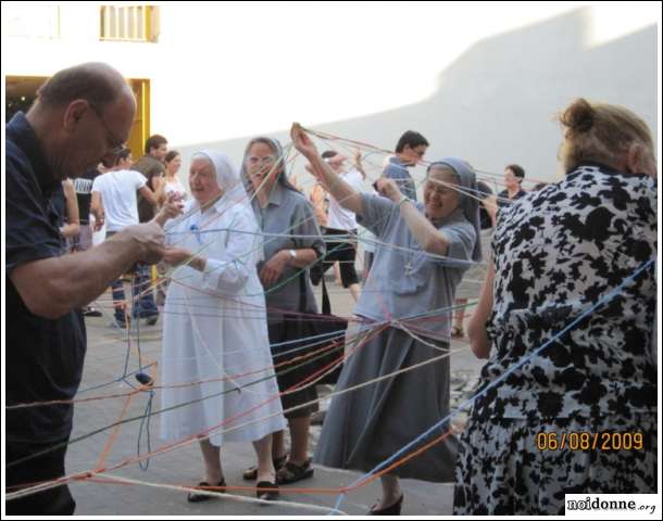 Foto: Scampia / Una performance di fili - di Antonella Prota Giurleo