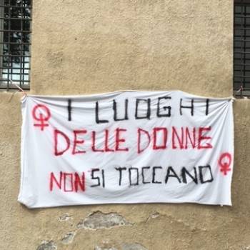 Foto: GIU' LE MANI DALLA CASA INTERNAZIONALE DELLE DONNE