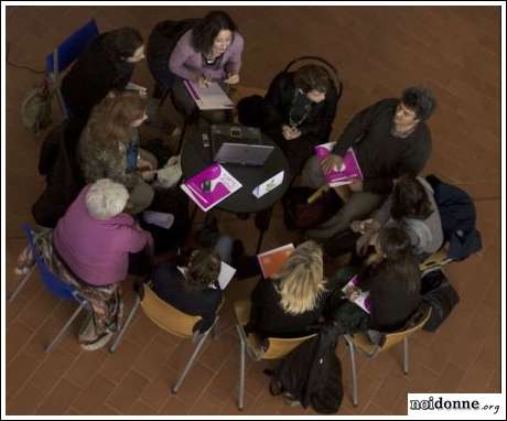 Foto: Violenza, discussione in open space