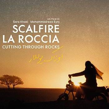 Foto: ‘Scalfire la Roccia’: in motocicletta verso l’emancipazione